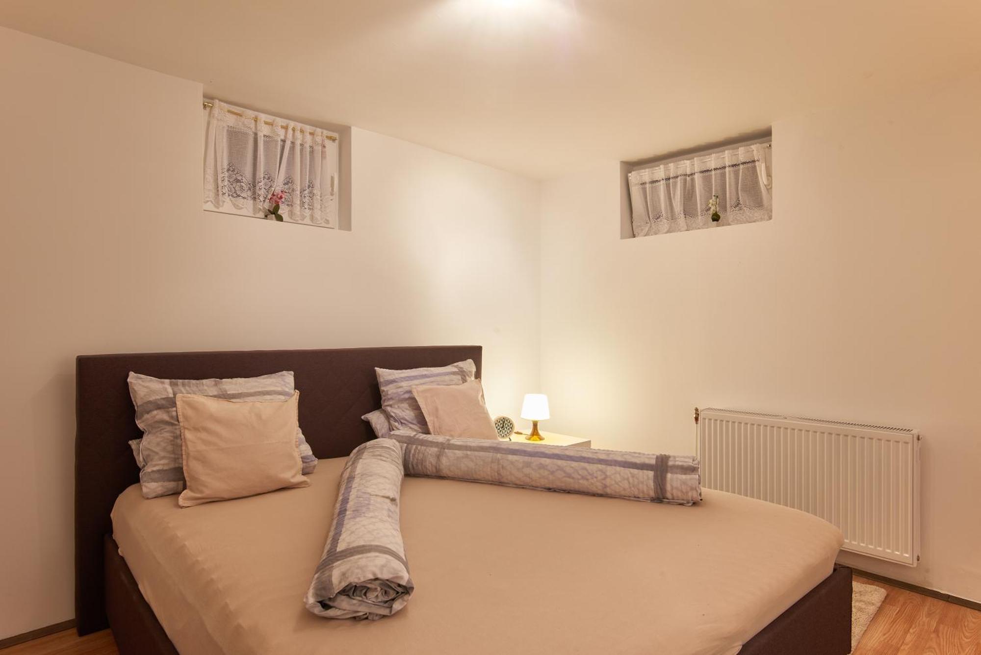 Spacious Near Schoenbrunn Castle Appartement