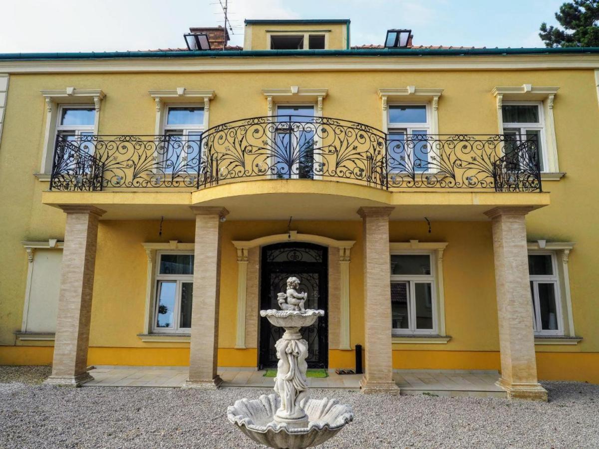 Spacious Near Schoenbrunn Castle * Wenen