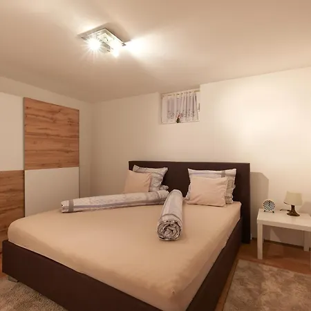 Spacious Apartment Near Schoenbrunn Castle Wenen Buitenkant foto