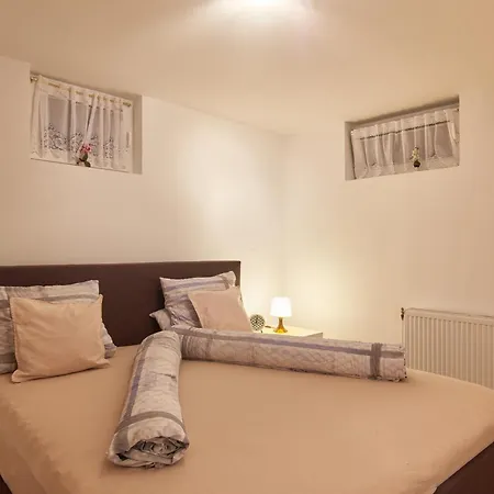Spacious Apartment Near Schoenbrunn Castle Wenen Buitenkant foto