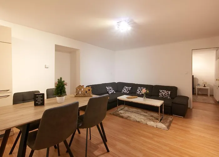 Spacious Apartment Near Schoenbrunn Castle
