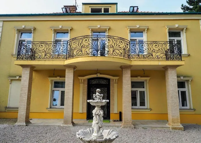 Spacious Apartment Near Schoenbrunn Castle