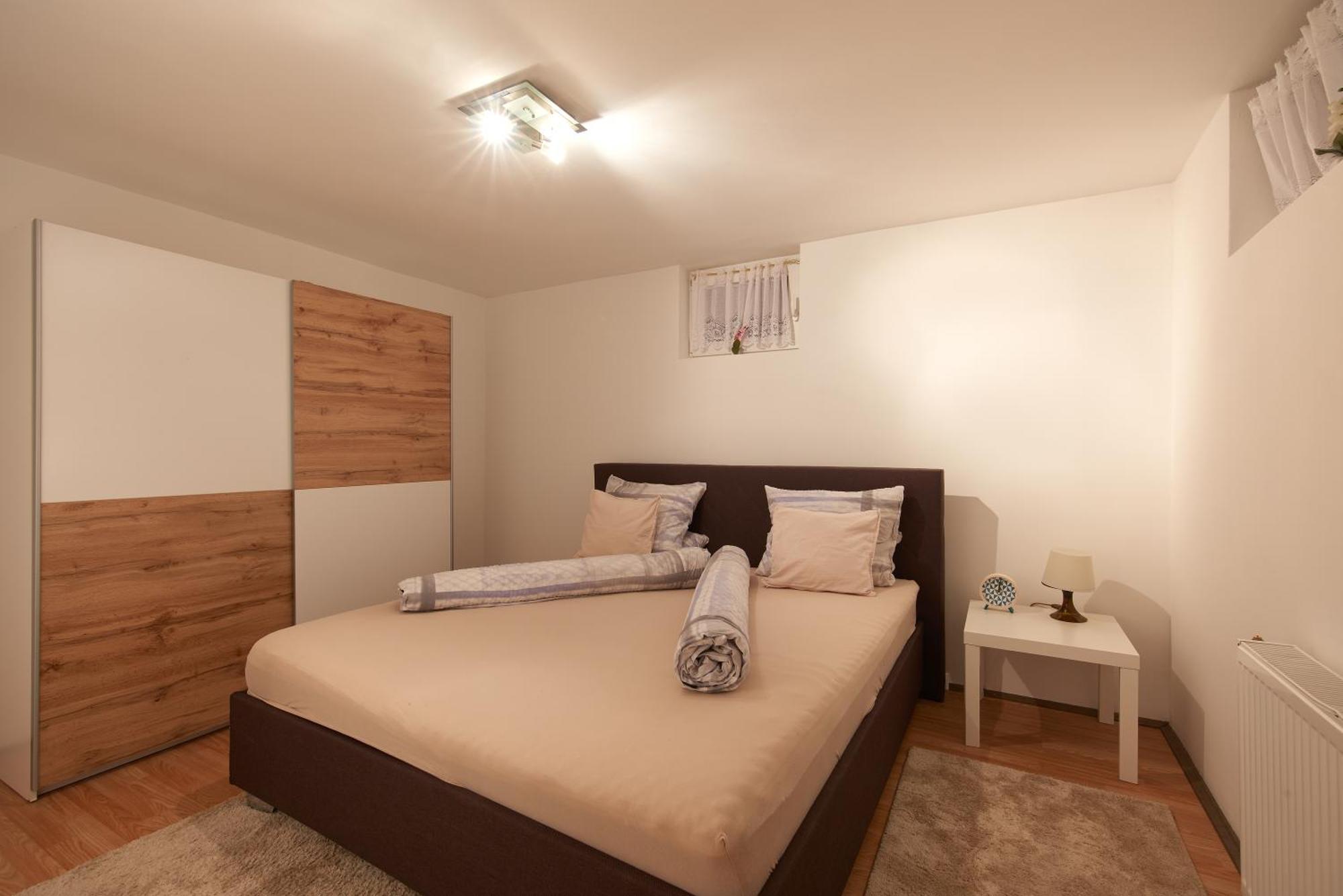Spacious Near Schoenbrunn Castle Apartment Vienna