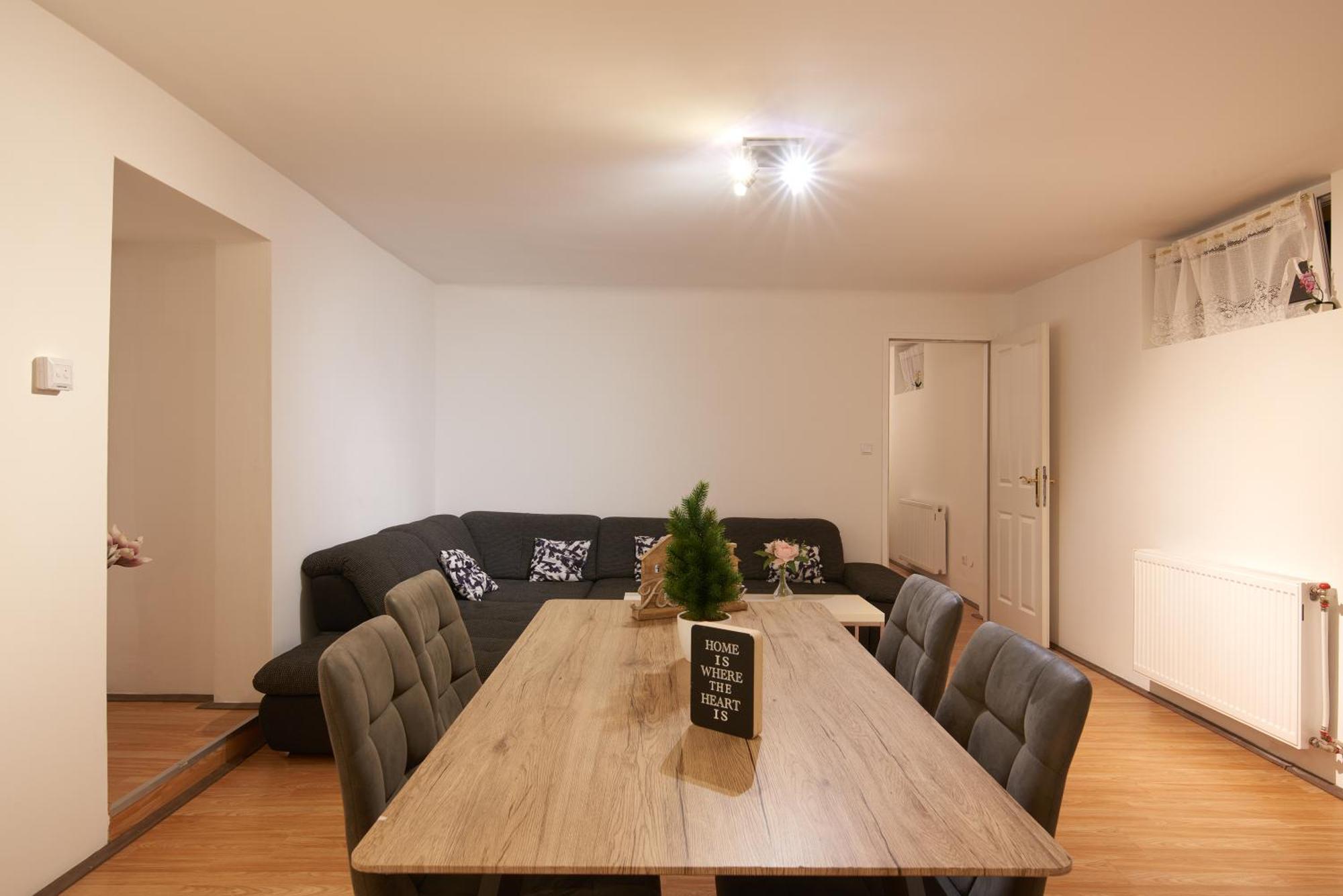 Spacious Near Schoenbrunn Castle Apartment